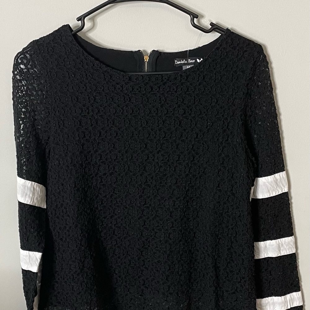 Double Zero Black White Blouse Top Women’s Medium Excellent Cond Runs Small
